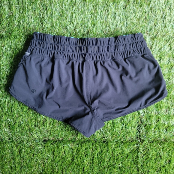 Lululemon Reversible Shorts Foral Print - Picture 4 of 5